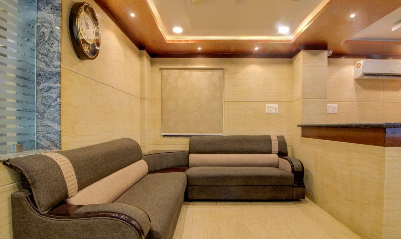 מלון טירופאטי Treebo Sls Grand מראה חיצוני תמונה